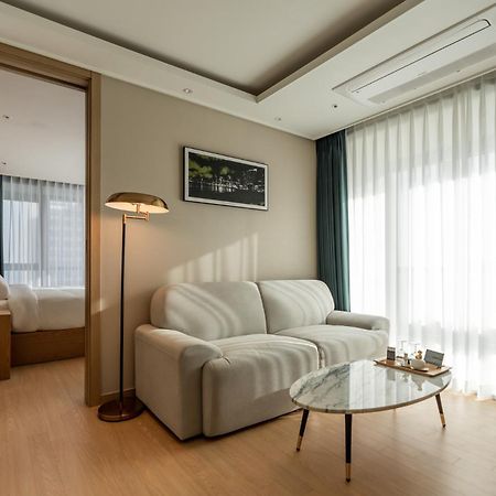 D Ov Haeundae Hotel Пусан Экстерьер фото