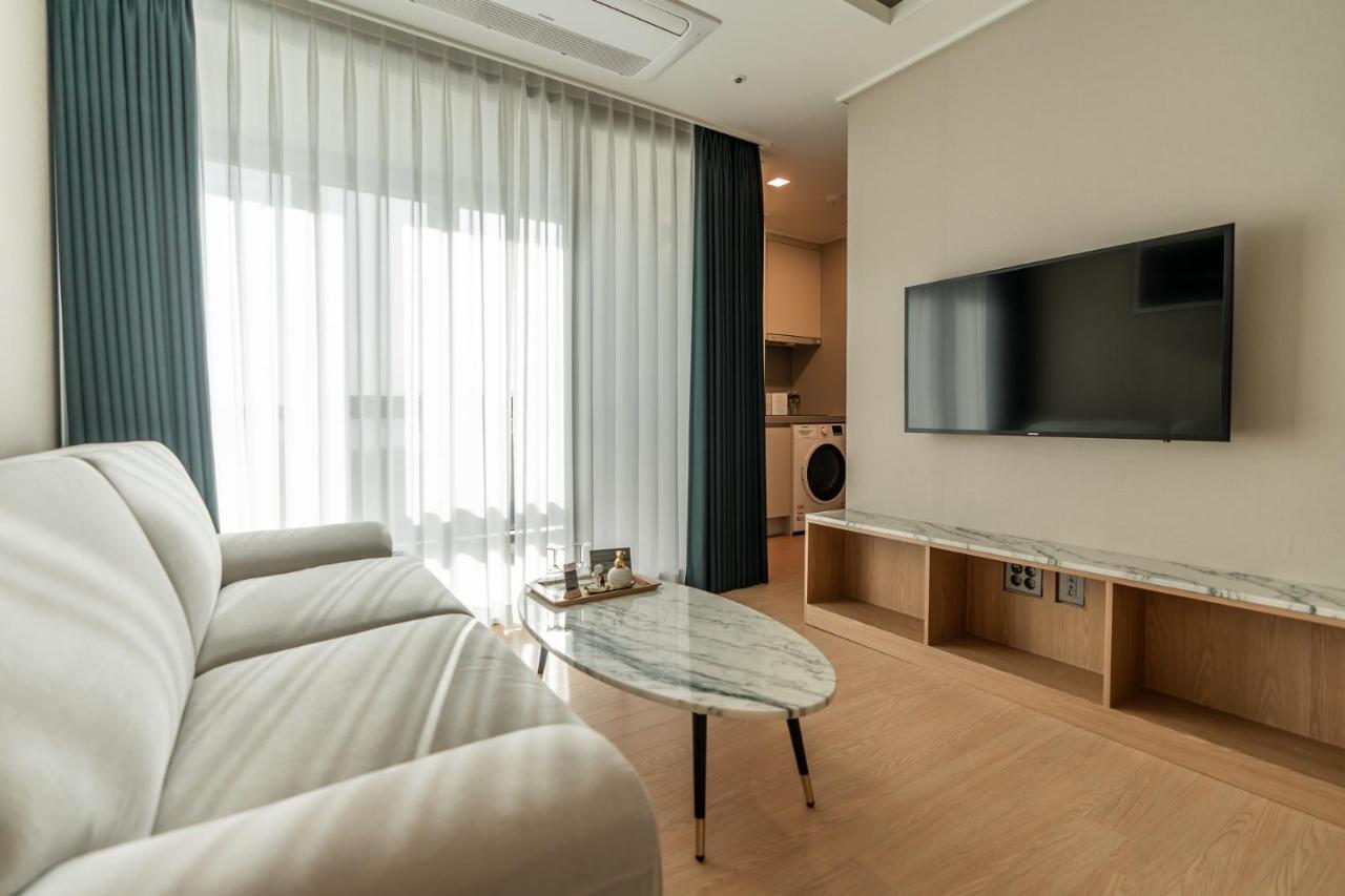 D Ov Haeundae Hotel Пусан Экстерьер фото