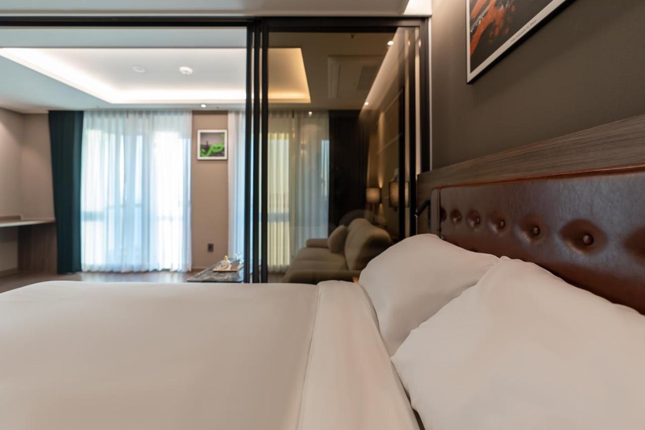 D Ov Haeundae Hotel Пусан Экстерьер фото