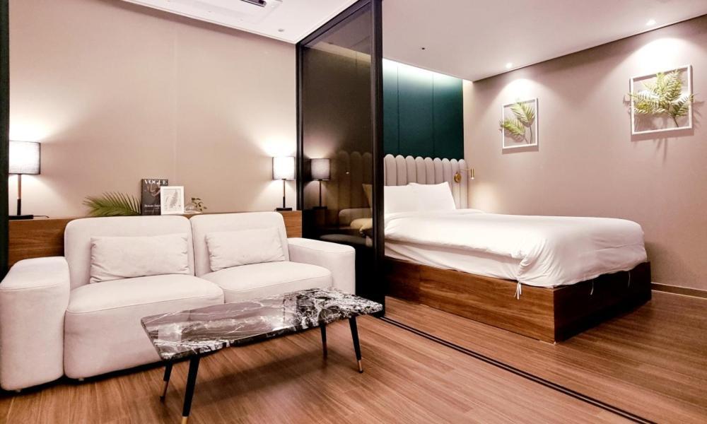 D Ov Haeundae Hotel Пусан Экстерьер фото